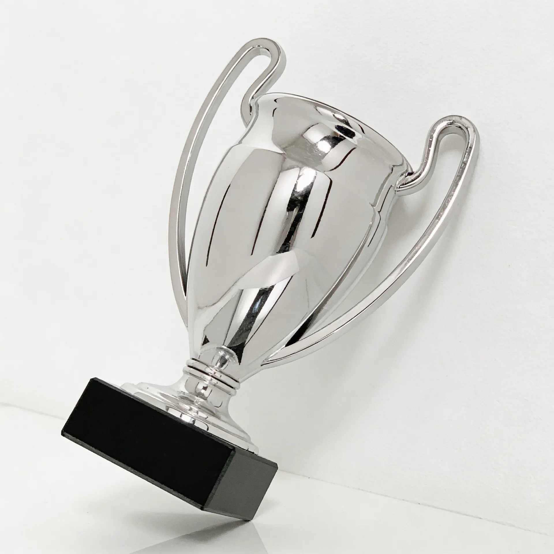proveedor-de-trofeos-colombia-diseñadores-profesionales-precios-escalados-cantidad
