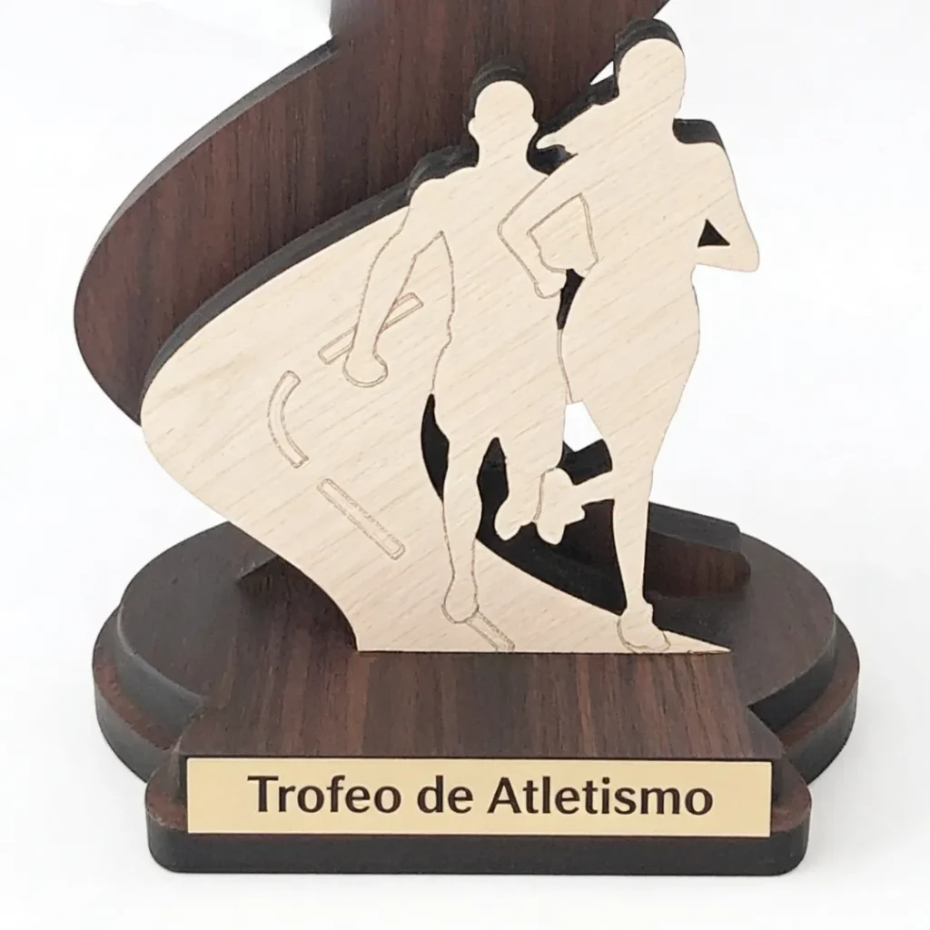 trofeo-en-madera-ideal-para-conmemoraciones-de-atletismo