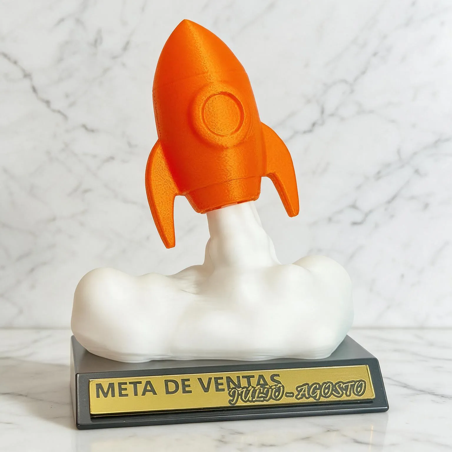 trofeo-3d-cohete-naranja-con-humo-blanco-y-base-gris-para-metas-de-ventas